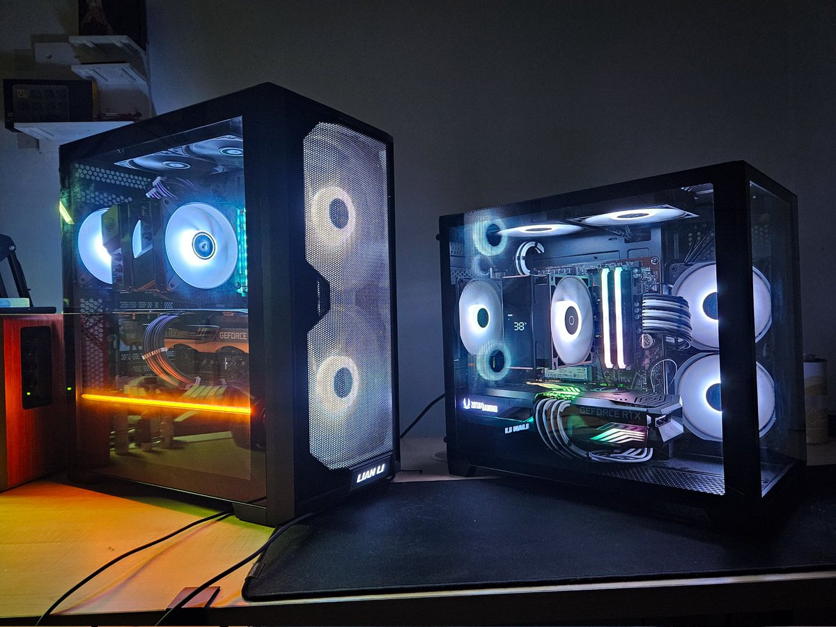 asyrafcloud's tweet photo. His and her https://t.co/xmRVCEvcnB