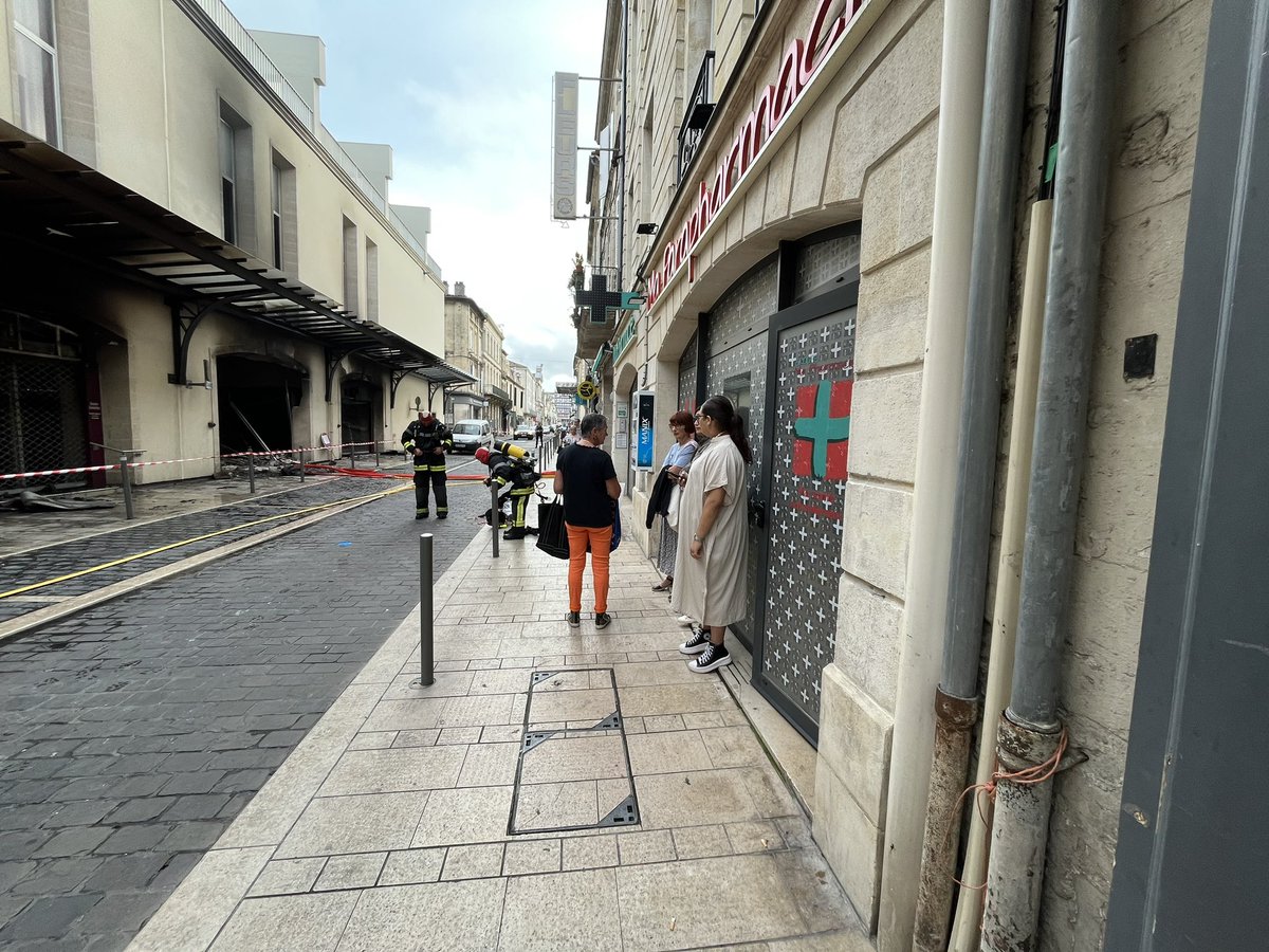 thomas_renaud1's tweet photo. Quand tu arrives a la pharmacie pour ta journée de remplacement 🥲

Bon courage aux pompiers 🚒 https://t.co/vt4UQLV7SL