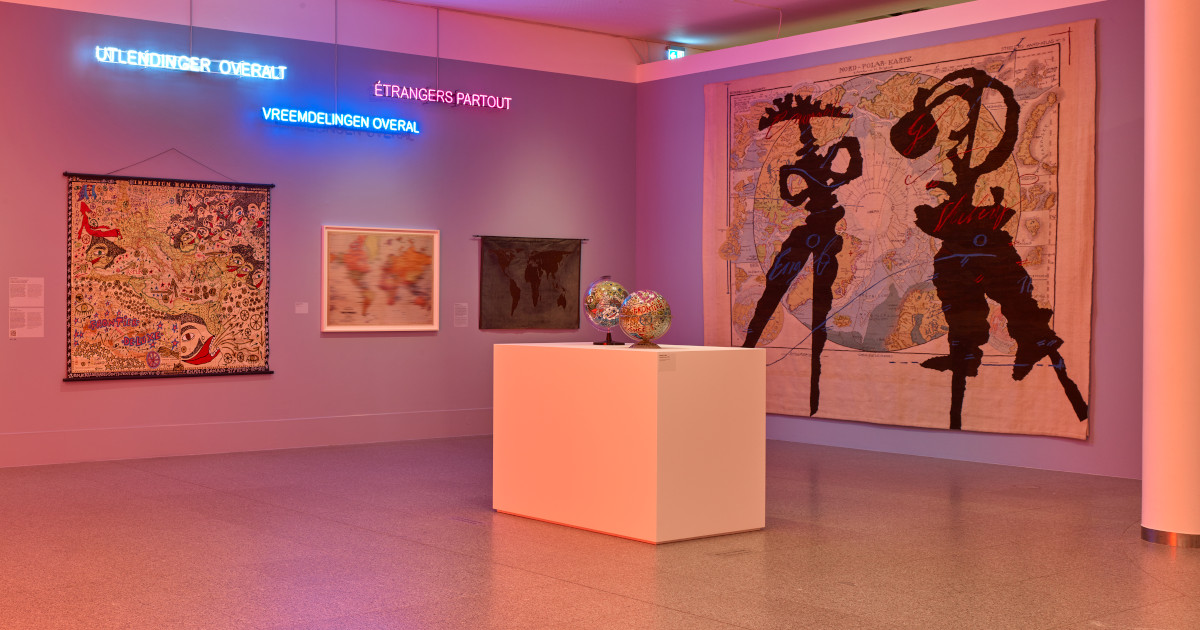 #Migration ist kein Ausnahmezustand. Schon immer bewegen sich Menschen über den Globus. Durch Migration begegnen sich Menschen &amp; tauschen sich aus. Sie müssen sich fragen: Wie wollen wir zusammenleben? Sicher ist: Migration bewegt unsere #Gesellschaft. 👉 bundeskunsthalle.de/wer-wir-sind