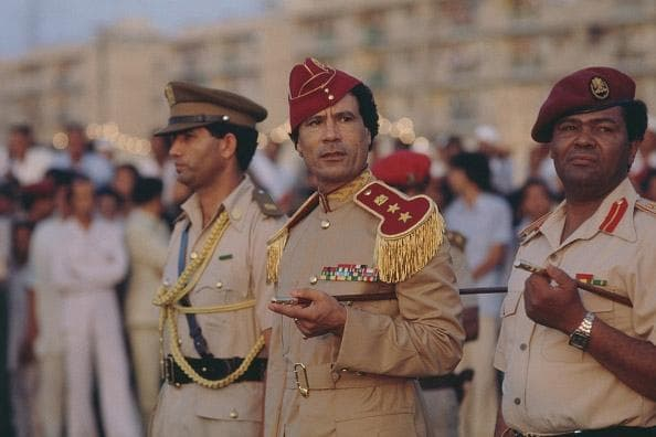 dariodangelo91's tweet photo. 🚨🇮🇹🇫🇷 Giuliano #Amato a Repubblica su #Ustica: "Si voleva fare la pelle a #Gheddafi, in volo su un Mig della sua aviazione. E il piano prevedeva di simulare una esercitazione della #NATO, con molti aerei in azione, nel corso della quale sarebbe dovuto partire un missile contro il leader libico: l’esercitazione era una messa in scena che avrebbe permesso di spacciare l’attentato come incidente involontario". 

Ma #Gheddafi "fu avvertito del pericolo e non salì sul suo aereo. E il missile sganciato contro il Mig libico finì per colpire il Dc9 dell’Itavia che si inabissò con dentro ottantuno innocenti. (...) Avrei saputo più tardi – ma senza averne prova - che era stato Bettino ad avvertire Gheddafi del pericolo nei cieli italiani. (...) In fondo è sempre stata questa la sua parte. Amico di Gheddafi, amico di Arafat e dei palestinesi: uno statista trasgressivo in politica estera. (...) Forse aveva ricevuto qualche soffiata e ha avvertito Gheddafi. 

(...) Un apparato costituito da esponenti militari di più paesi ha negato ripetutamente la verità pensando che il danno sarebbe stato irrimediabile per l’alleanza atlantica e per la stessa sicurezza degli Stati. E quindi tutte queste persone hanno coperto il delitto per “una ragion di Stato”, anzi dovremmo dire per “una ragion di Stati” o per “una ragion di Nato”. 

(...) Mi chiedo perché un giovane presidente come Macron, anche anagraficamente estraneo alla tragedia di Ustica, non voglia togliere l’onta che pesa sulla Francia. E può toglierla solo in due modi: o dimostrando che questa tesi è infondata oppure, una volta verificata la sua fondatezza, porgendo le scuse più profonde all’Italia e alle famiglie delle vittime in nome del suo governo. Il protratto silenzio non mi pare una soluzione".