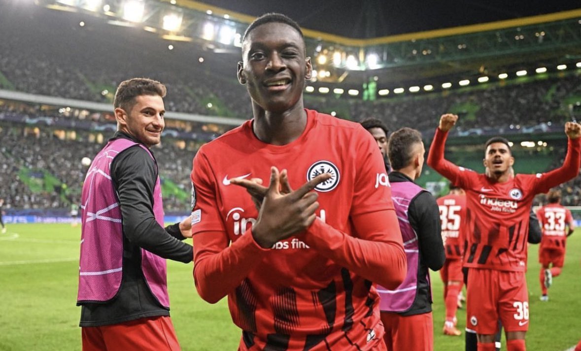 Digga bevor er zur SGE kam, kannte ihn kein 🐖 

Am Ende streikt er sich zu PSG und löscht das Kapitel SGE auf Insta. Passt dass er zu Dembele, Mbappe &amp; Co. geht. 

Wie sehr man sich von nem Spieler täuschen lassen kann. Dachte er wäre cool und dankbar