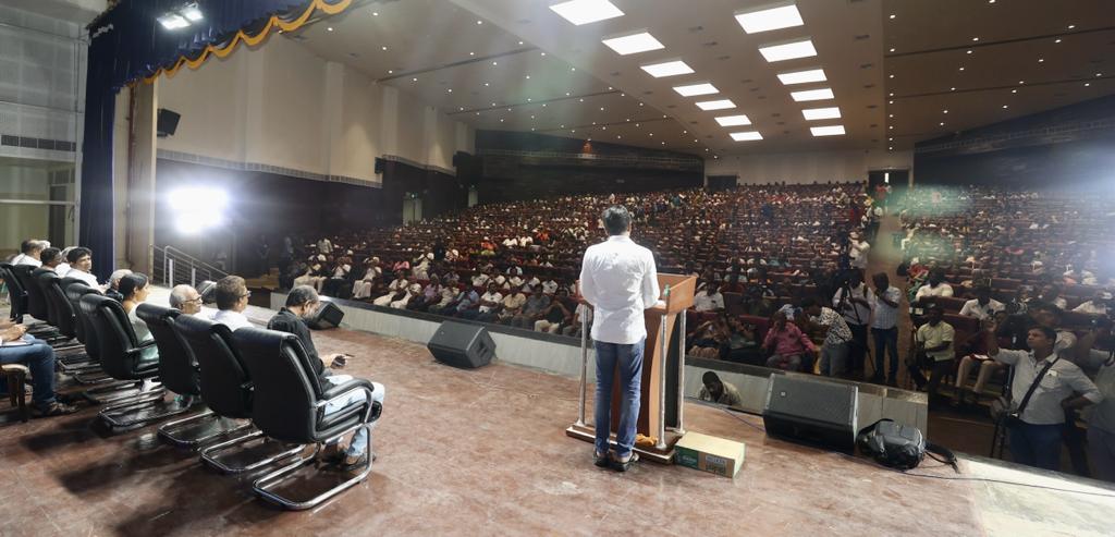 Udhaystalin's tweet photo. தமிழ்நாடு முற்போக்கு எழுத்தாளர் கலைஞர்கள் சங்கம் ஏற்பாடு செய்திருந்த சனாதன ஒழிப்பு மாநாட்டில் இன்று பங்கேற்றோம். 

ஈராயிரம் ஆண்டுகளாக வெவ்வேறு வடிவங்களில் வந்து கொண்டிருக்கும் சனாதனத்தை, திராவிட - கம்யூனிச சித்தாந்தங்கள் மூலம் வீழ்த்துவோம்;  சமத்துவத்தையும் - சமூகநீதியையும் நிலைநாட்டுவோம் என உரையாற்றினோம்.

சனாதனம் வீழட்டும் - திராவிடம் வெல்லட்டும்.
@PKSekarbabu @AsiriyarKV @Dr_Ezhilan