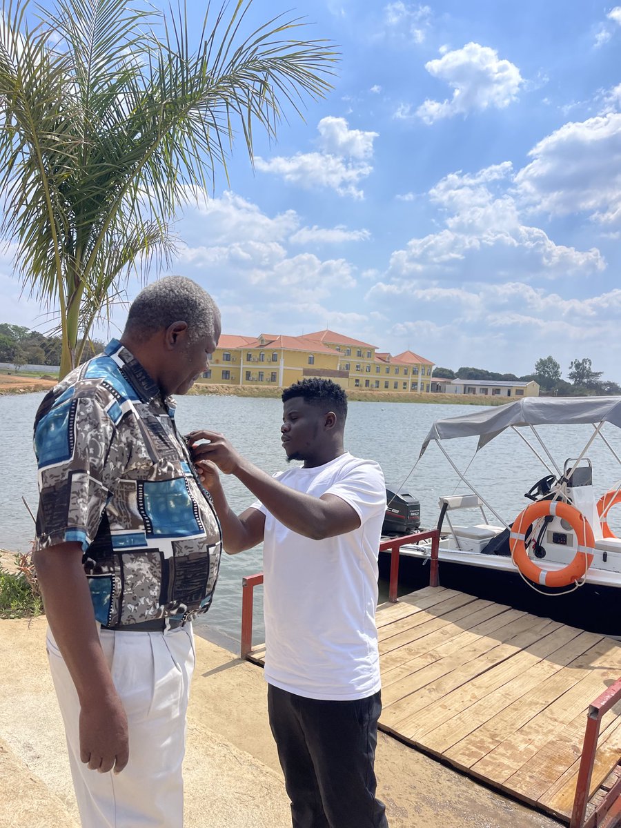 wode_maya's tweet photo. This Man Constructed a Man-Made Lake In His Village,built a free Agricultural school to empower families to be self reliance,built a hospital but never earned a dollar from it,built a whole industrial park with over 8 different processing factory in his own village.A True Legend! https://t.co/8sRRsIuciN