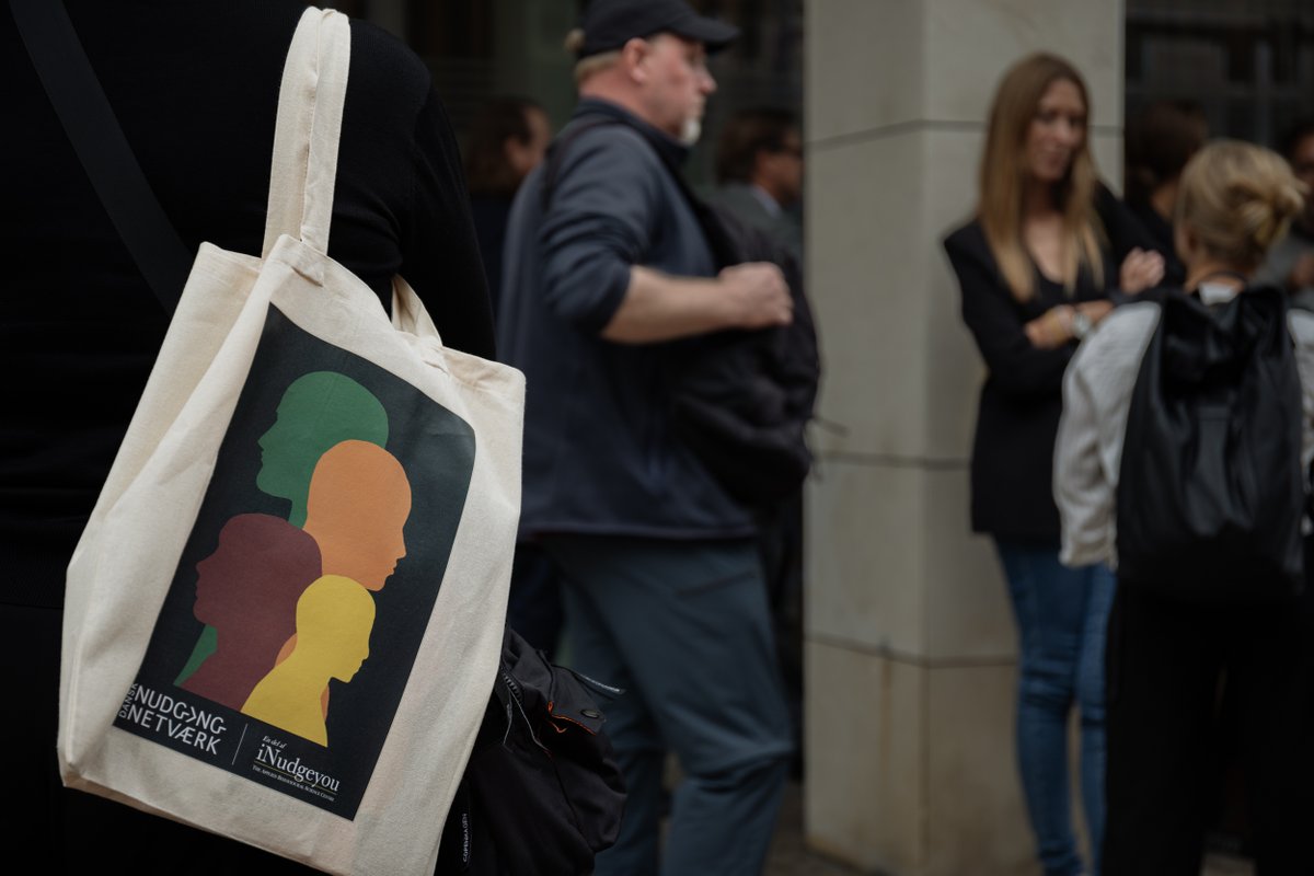 DKNudgeNet's tweet image. TAK for jeres skarpe engagement til sommerens netværksmøde! Aftenen bød bl.a. på nyheder fra centerets adfærdsprojekter, et mikroeksperiment om affaldssortering og et spændende interview om det højaktuelle emne: Snyd i academia. Tak for lån af de smukke lokaler @Netcompany_DK 🙏🏼