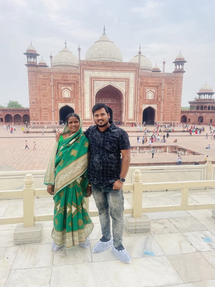 Sanjay26494's tweet photo. At Tajmahal with Maa https://t.co/6NTd1BSjat