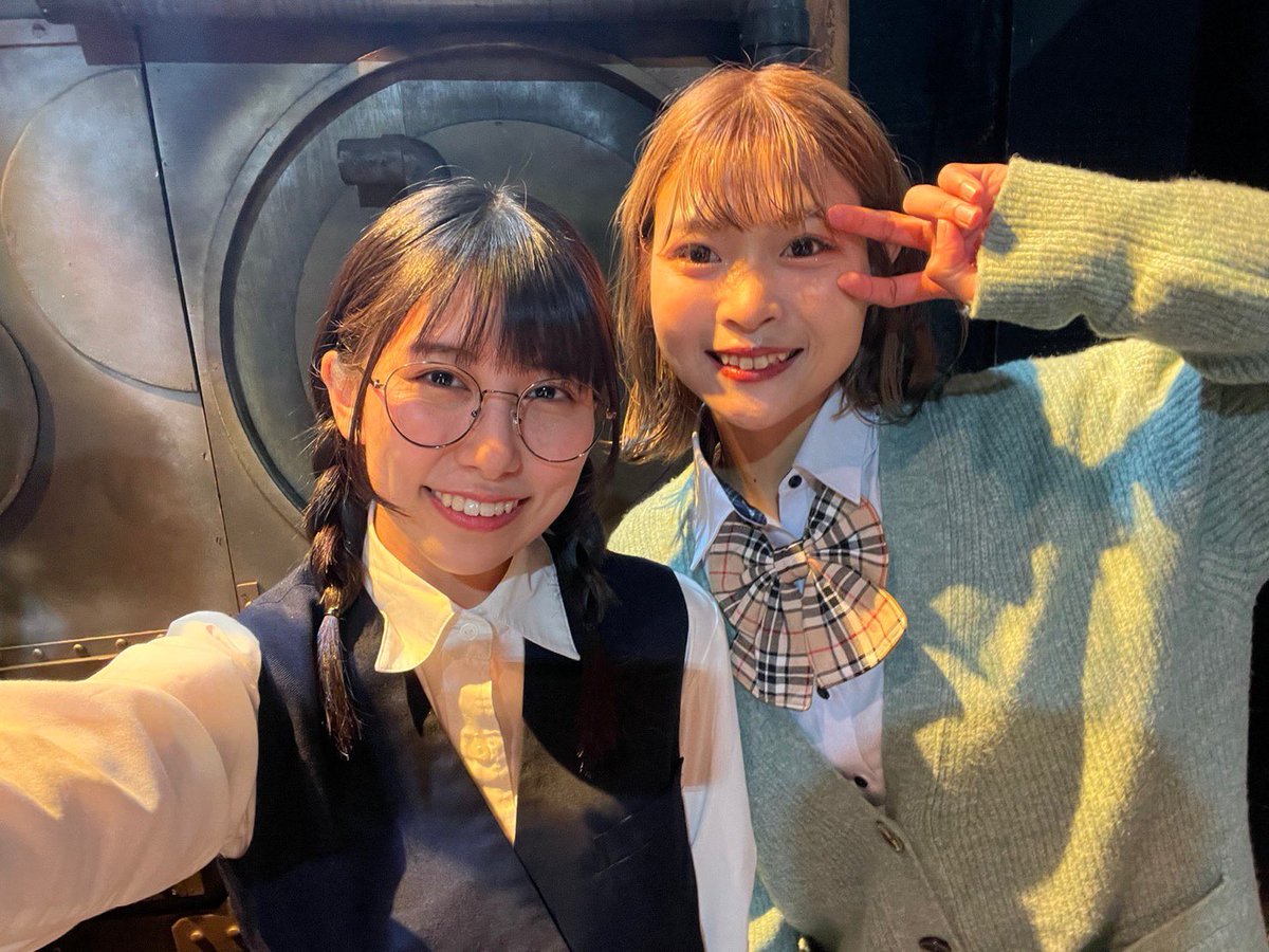 zukyuuuun_93's tweet photo. 昼公演、終わりました！！
ご観劇ありがとうございました。

一年生のモモちゃんと。モモちゃんはいつも私の心を揺さぶってくれます。
演じるじゅりちゃんは言語化が上手でお喋りしていてとても楽しい方です🥰

夜公演は19:00〜！
お席のご希望はDMでご連絡ください！
#在り学 https://t.co/B1hS7j3LXm