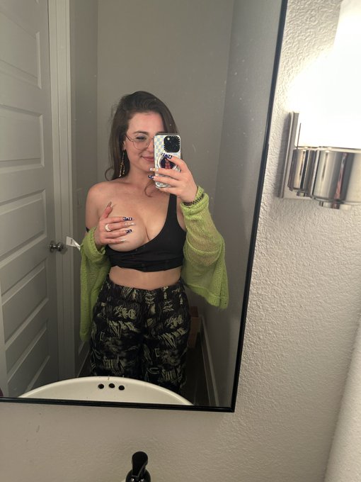 Kayla 💕 - A lil tipsy https://t.co/nbZwEBvZ55