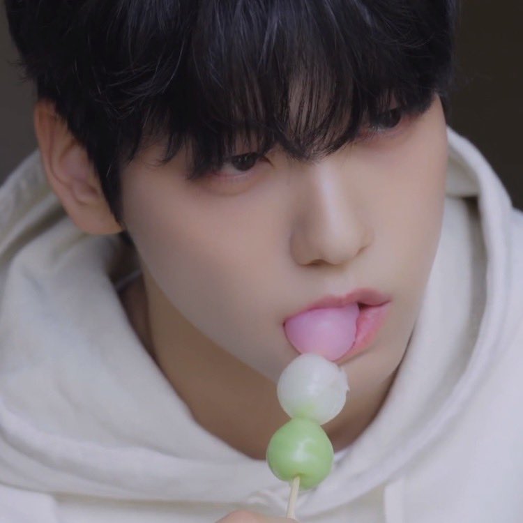 txt_sarangdan2's tweet photo. 이게 당고수빈이예요? https://t.co/3AfdxUIN5h