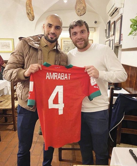 🗣️ Fabrizio Romano: “How do I get some transfer info? A lot of players are directly texting me, or I’m texting them too to ask for information.

Sometimes they tell me ‘please can you say something about me because I want to leave the club?’.” 

(🎙️ <a href="/RestIsFootball/">The Rest Is Football</a>)