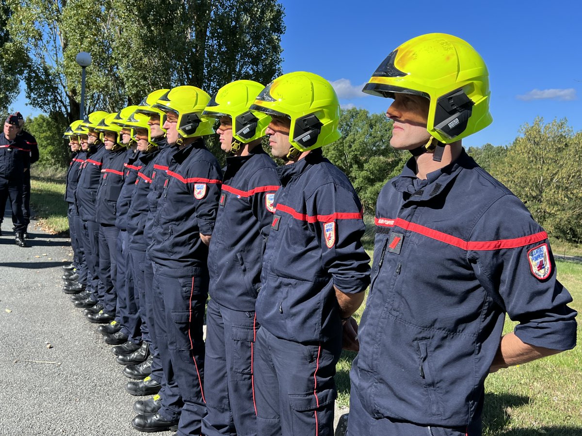 SDIS71's tweet photo. C’EST LA RENTRÉE | Bienvenue aux 13 caporaux sapeurs-#pompiers professionnels qui commencent leur #formation intégrée au @SDIS71 ! 8 semaines d’apports théoriques et de MSP les attendent. 
✅Belle réussite à tous ! 😉 https://t.co/wABFHRbibm