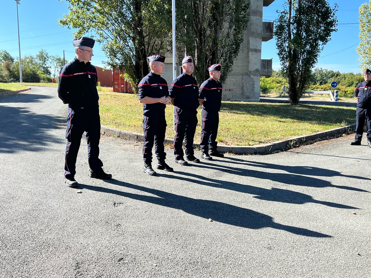 SDIS71's tweet photo. C’EST LA RENTRÉE | Bienvenue aux 13 caporaux sapeurs-#pompiers professionnels qui commencent leur #formation intégrée au @SDIS71 ! 8 semaines d’apports théoriques et de MSP les attendent. 
✅Belle réussite à tous ! 😉 https://t.co/wABFHRbibm