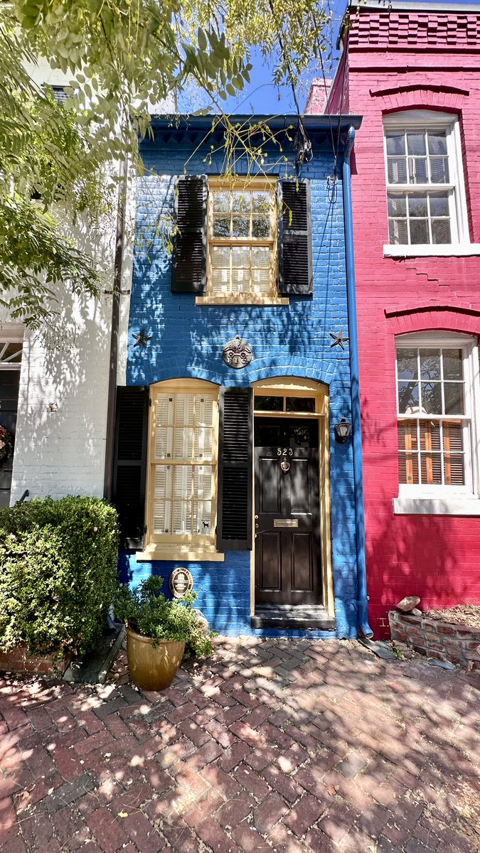 Fallen in love with Alexandria, Virginia. Alexandria is home to America’s skinniest house at 7ft wide #usa 🇺🇸