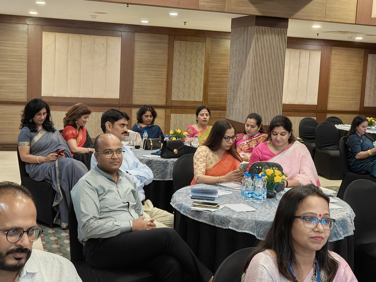 akmittals's tweet photo. 2/2.. for their dedication towards this noble cause. Their unwavering commitment to education has truly made them the pillars of the school's foundation. Congratulations to all of them, and here's to many more years of their outstanding contributions! #15yearsofservice https://t.co/U9lgnFPQJh