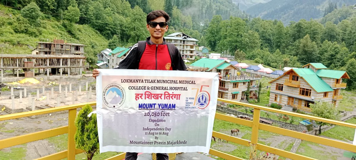 Paramedic_LTMMC's tweet photo. Amidist challenges , Pravin Majarkhede ,a final-year BPMT student from LTMMC  waved a tricolour on the great peak of MT. YUNAM at 20,050 feet on Independence day this is a testamination to his determination and  @Ltmmc_Sion  pride #radionizinate https://t.co/9SCOKRiqcg