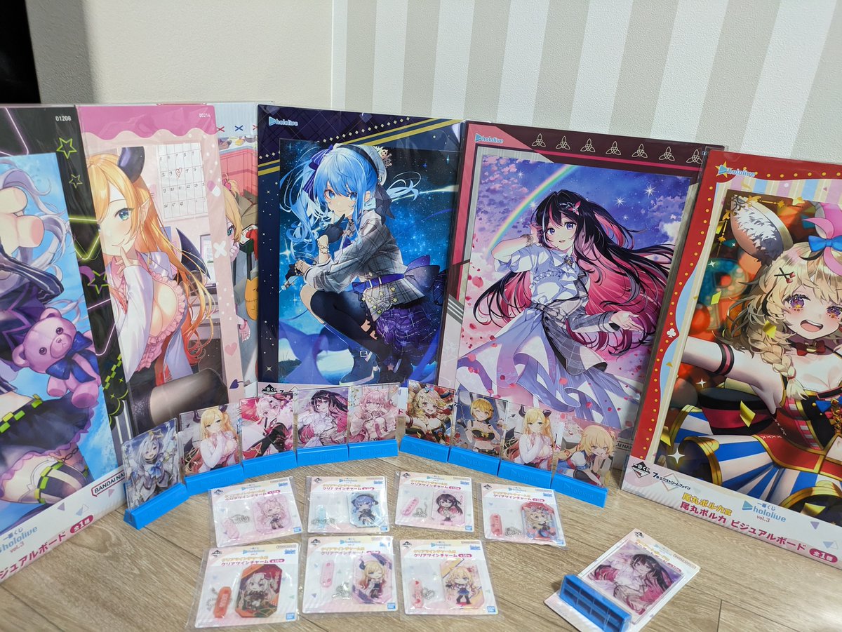 ontade_pairon's tweet photo. ホロライブ一番くじ買ってきました

すいちゃんのミニアートボード欲しかった

ちょこのっこコンプしたいから、ブックオフとかメルカリとかで探すかな
あと全員入りきらなさそうだからもうちょい大きめのやつ探さないといけないかな https://t.co/1mzA4JlQgp