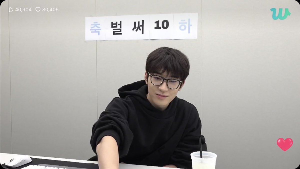 wonubliss's tweet photo. wonwoo today !!! https://t.co/HUnyRvbrRA