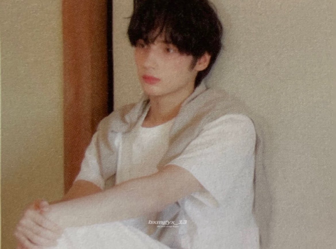 bxmgyx_13's tweet photo. SEASON OF TXT YOUTH photobook ‘Our archive’ Scan #휴닝카이 #HUENINGKAI https://t.co/ECpk51CHEq