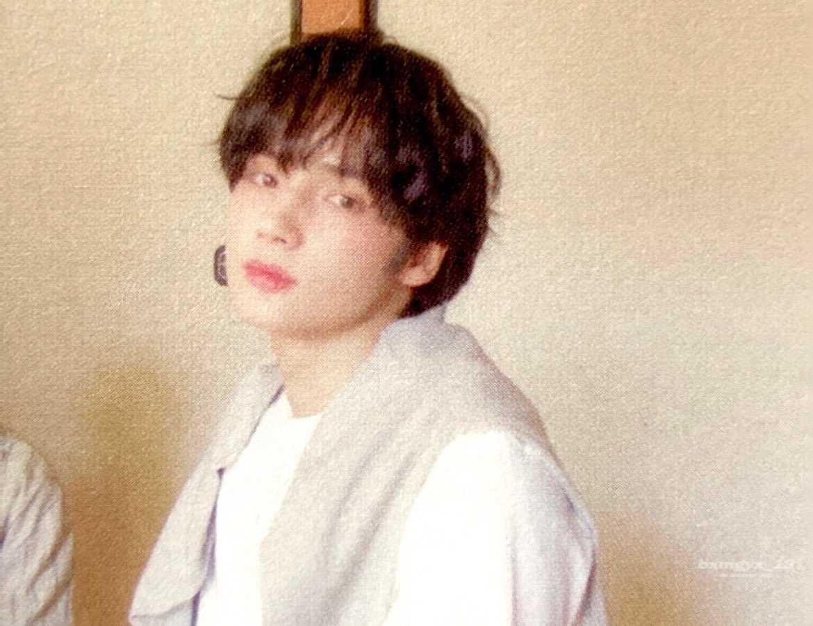 bxmgyx_13's tweet photo. SEASON OF TXT YOUTH photobook ‘Our archive’ Scan #휴닝카이 #HUENINGKAI https://t.co/ECpk51CHEq