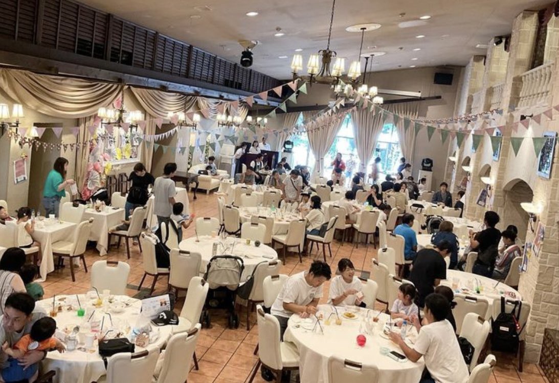 attractivesaiyo's tweet photo. お客様と長いお付き合いが出来るのはプランナーのやりがいでもあり嬉しいポイント♪
お式が結んだその後もお客様と関われるイベントがありますよ☺️
詳しくはこちらをご覧ください💁‍♀️
https://t.co/rivBe7f2Ck

#スパニッシュガーデン
#ルシェルアンジュ
#グランダブリュー
#ザギャラリー
#結婚式
#求人 https://t.co/MNoVpsX30Q
