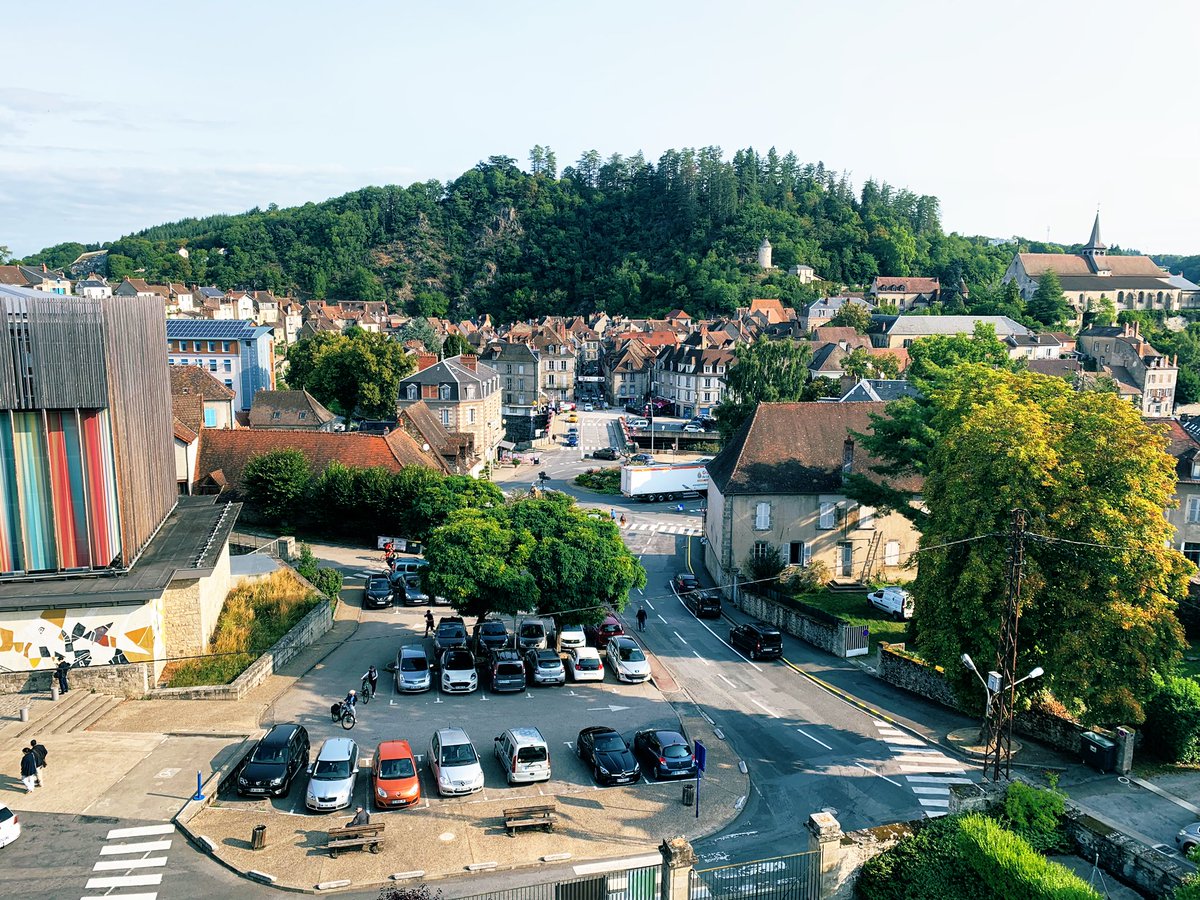 damiensbenoit's tweet image. Nouvelle aventure pro en cette rentrée #perdir 
🙏@InspeLimoges et @iutdulimousin pour toutes ces années !
On travaillera ensemble via l’Orientation et les Cordées 😉
@domterrien @Dsden23 @david_aubailly