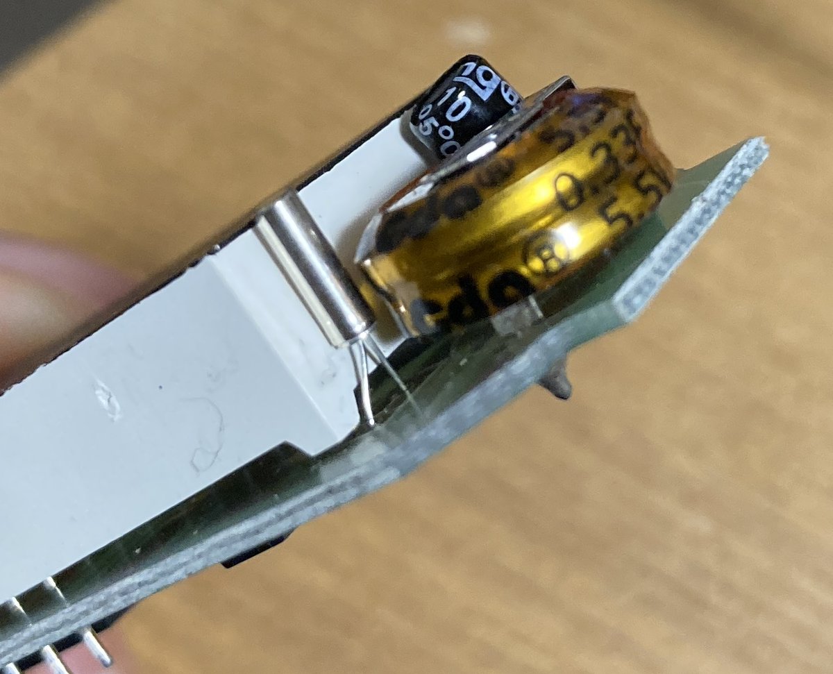 okayama_DIY's tweet photo. コーヒーメーカーの水晶発振器交換に成功したので車載している時計の水晶発振器も交換してみました。こちらの時計もあっという間にずれてしまうため温度計機能しか使っていませんでしたが、正確に時を刻むようになり時計機能もつかえるようになりました　#DIY #電子工作 #時計 #水晶発振器 https://t.co/Hw7eWMhQXs
