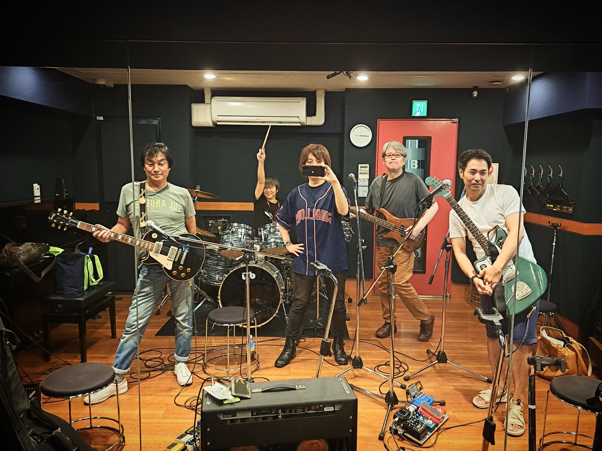 TDownstreamers's tweet photo. Top of Downstreamers
本日スタジオ合わせ
来月ライブやります

銀座Rock丁目 vol.2
日にち: 2023年10月21日(土)
開場: 11:20〜⁡
⁡開演: 12:00～
場所: 銀座TACT
住所: 中央区銀座6-9-15 タクトワンビルB1F
地図: https://t.co/ueTueKz9hF
charge: ¥3,000- ワンドリンク含

⁡#topofdownstreamers https://t.co/JVvvCQr2qt