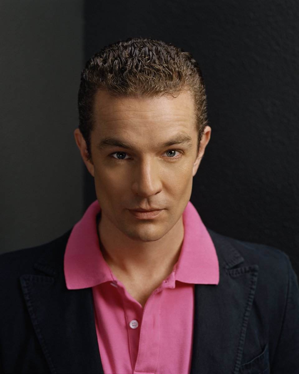 jamie_marsters's tweet photo. Pic of the Day: @JamesMarstersOf (& his *delightful* pink shirt) in this @CW_Smallville promo pic 2005
#JamesMarsters #Smallville #Brainiac #HonestlyJames #WhenColourLooksThisGoodOnYou #YaMightWannaTakeItOutALittleMoreOften #Pink #InParticular #IsQuiteTheFetchingColourOnYou https://t.co/x1mpJTjPiK