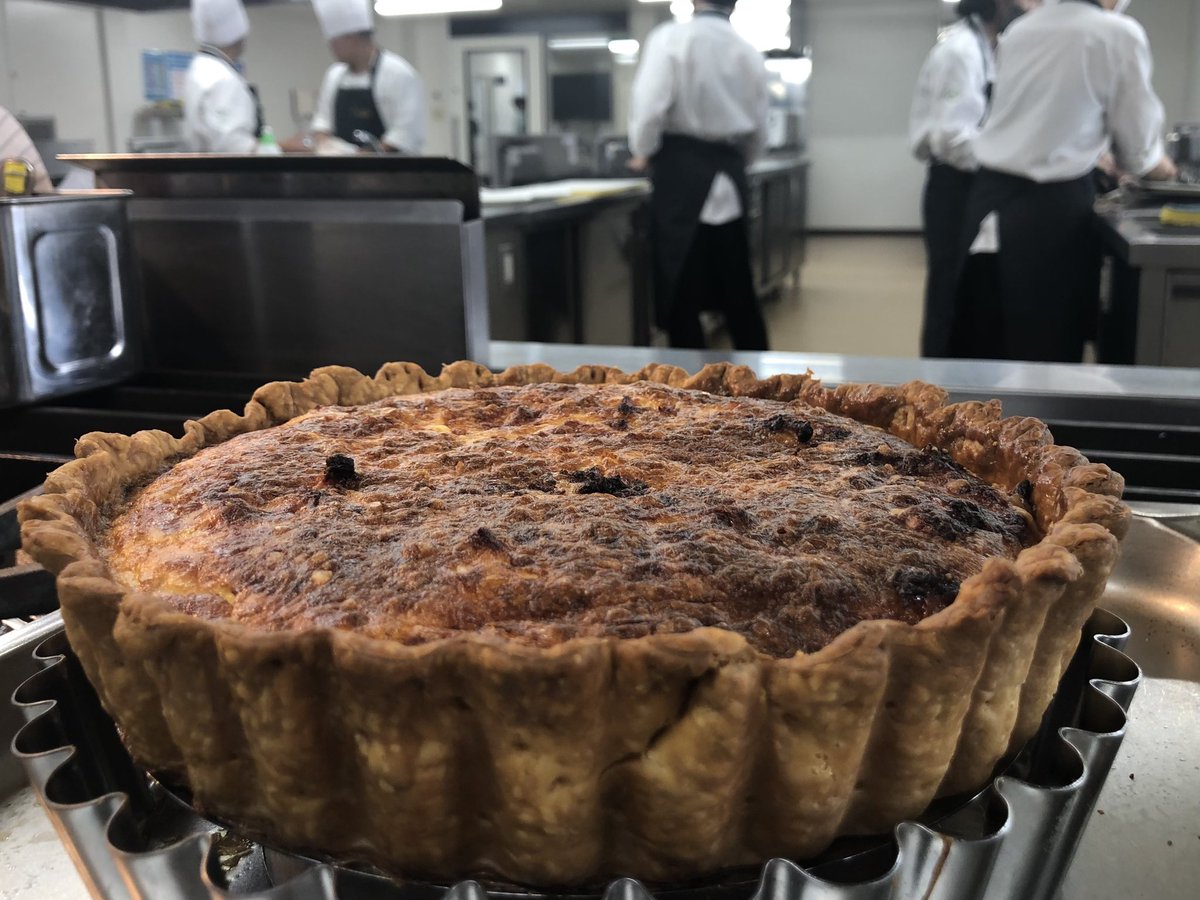 sendai_culinary's tweet photo. 👨‍🍳キッシュロレーヌ とは？
フランス東部、ロレーヌ地方の名物料理🇫🇷パンカフェ専攻フランス食文化を交えて実習して試食します。
＃仙台農業テック https://t.co/VeaqMptt5p