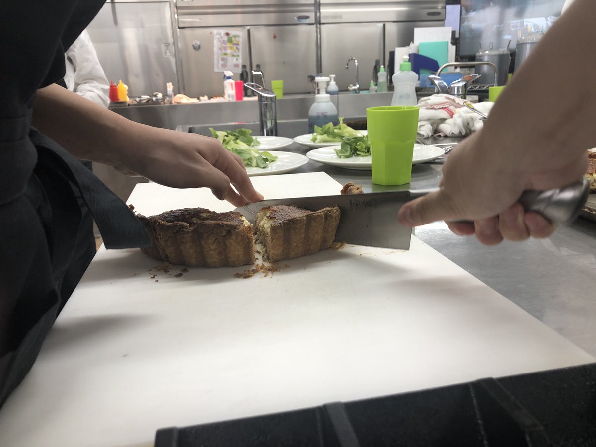 sendai_culinary's tweet photo. 👨‍🍳キッシュロレーヌ とは？
フランス東部、ロレーヌ地方の名物料理🇫🇷パンカフェ専攻フランス食文化を交えて実習して試食します。
＃仙台農業テック https://t.co/VeaqMptt5p