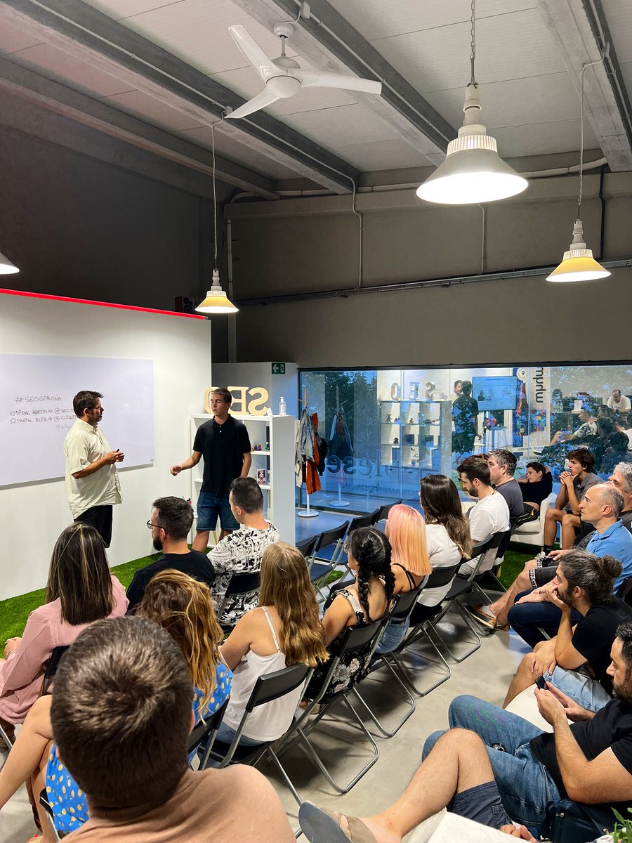 Ahir vam obrir temporada de <a href="/seogirona/">SEOgirona</a>  i va ser un autèntic plaer tenir a <a href="/seo_torch/">Dídac Anton</a> i al seu pare <a href="/CliquitoD/">Cliquito d'Or</a> explicant-nos dues trajectòries que mostren una increïble passió i inquietud pel que fan. 😉
Dos exemples a seguir! 👏👏
#SEOgirona