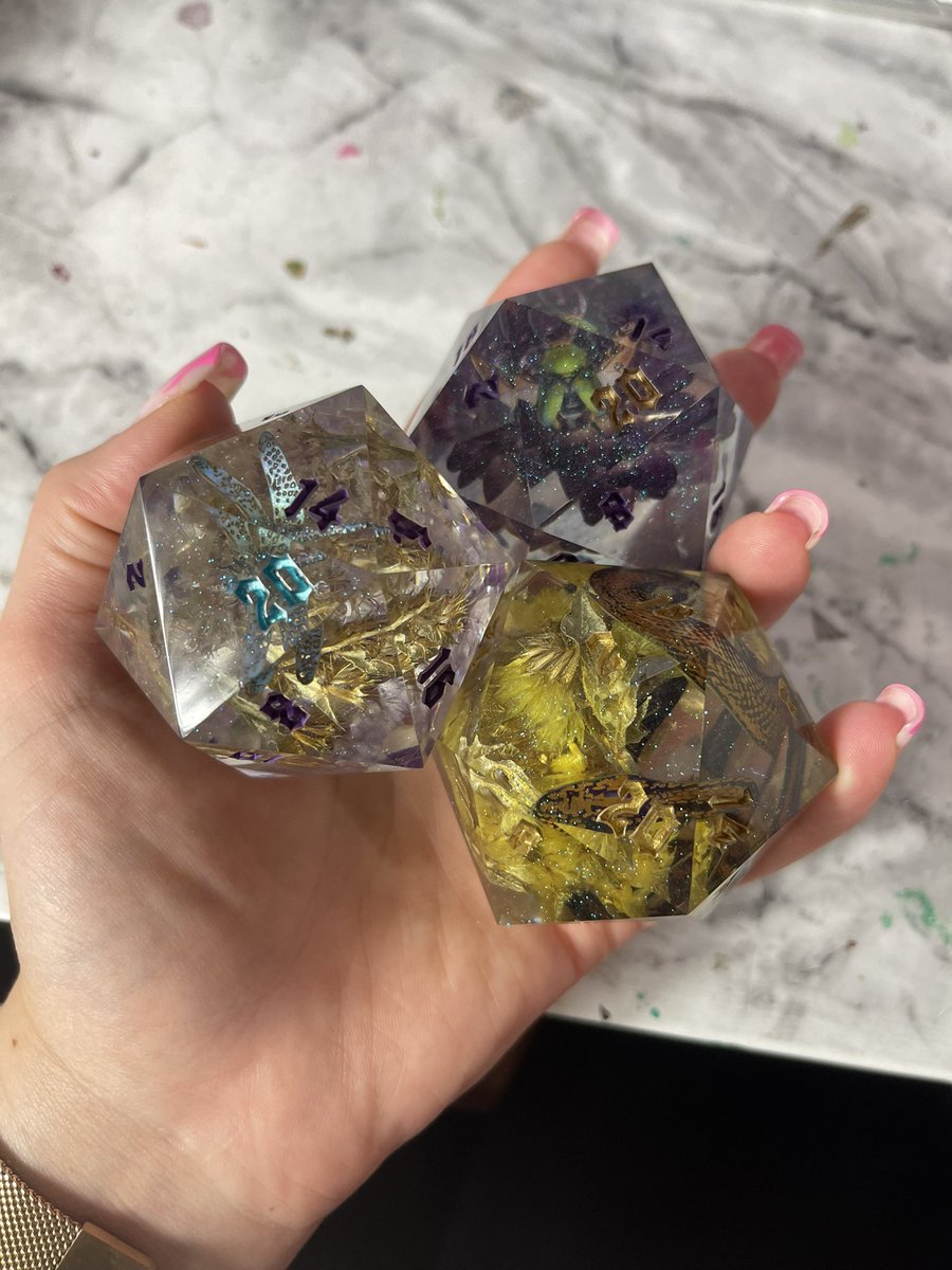 MageStudio's tweet photo. Because size matters 👀  Check out the 50mm D20 chonks https://t.co/MUItCyzAMB #dice #dicegoblin #DnD5e #dnddice #dungeonsanddragons #dungeonanddragons #handmadedice #kościdnd #magestudio https://t.co/CfP88wXqn9