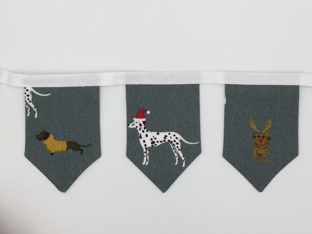 This one is for the #dog lovers. Various breeds dressed ready for Christmas. This mini bunting would be perfect for a shelf or fireplace.
etsy.com/uk/listing/134…

#MHHSBD #CWordSeptember #UKGiftAM #shopindie