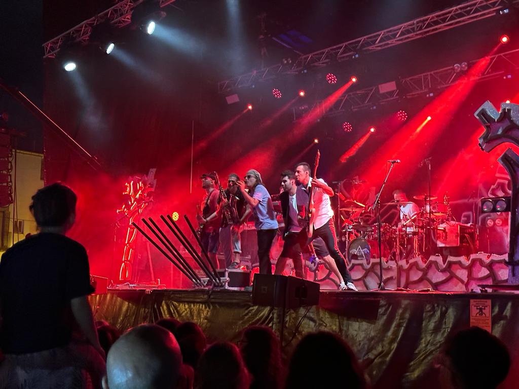 AjTorredembarra's tweet photo. 🎉 Gran concert de Buhos, Coco i Dj Aleix Ballester aquesta nit de divendres de Festa Major de Santa Rosalia #Torredembarra #FMTdb

📷📹 Anna F. https://t.co/rhXBIuMMGk