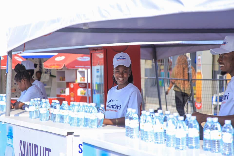 GoldenDigitalUG's tweet photo. The Rwenzori hydration stations are the perfect place to take a break, catch your breath, and enjoy some fun activities. #TuskerLiteRwenzoriMarathon #GoldenActivations https://t.co/HS4fBaP0pk