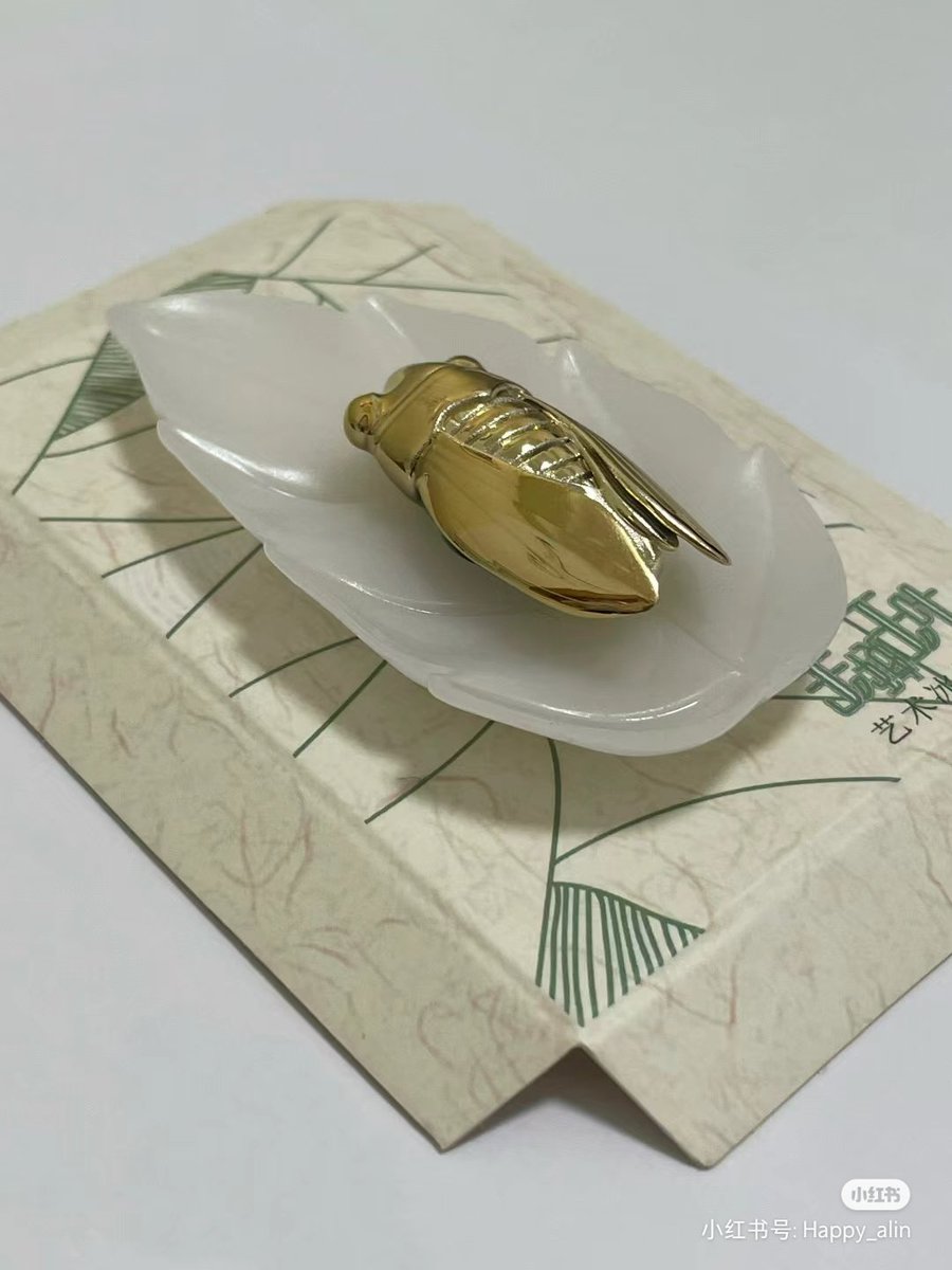 南京博物馆芙蓉石蟠螭耳盖炉与金蝉玉叶冰箱贴