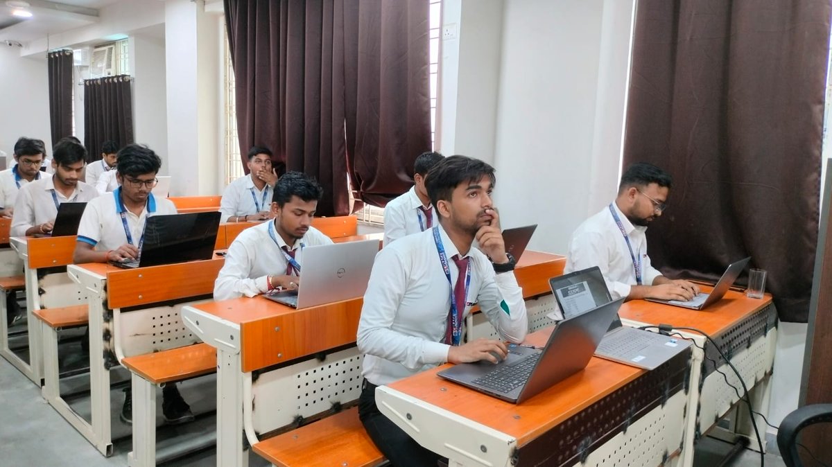 cimagecollege's tweet image. The Final round of Code Combat 2.0 for selected students is going on at Cimage College, Patna
#codingcompetition #codingchallenge #coding #codingforbeginners #cimagecollege