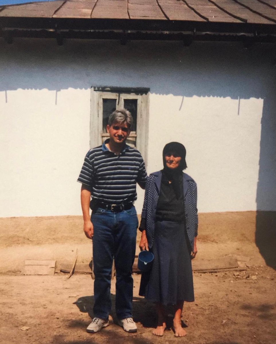 casedeepoca's tweet photo. The natural and social environment in which I grew up: the Baragan prairie, a part of the Black Sea steppe system, and with my grandmother (photo from cca 2000, when she was 90), a subsistence farming peasant. #idenitity #baragan #prairie #blacksea #subsistencefarming #peasant https://t.co/OyIMjYkg2o