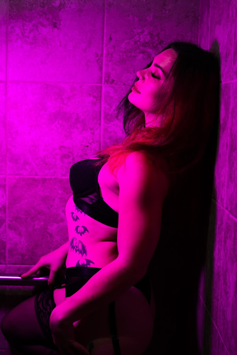 just give me love show me my worth
make it so, i'll make it hurt
🖤⛓️🖤