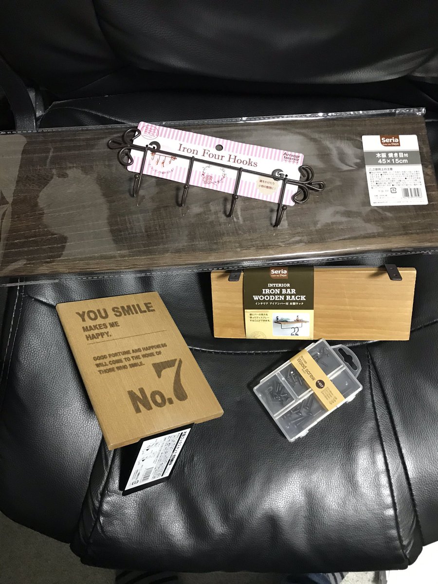 okayama_DIY's tweet photo. 過去DIYですが、充電台を100均素材で制作しました。USBハブも100均です。#DIY #充電台 #スマホ充電台 https://t.co/0h7PY7ZyPZ