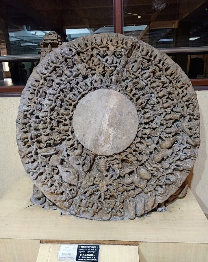 History_Ink1008's tweet photo. {1} Dikmandal 11th Century A.D Dhubela , Chhatarpur ( M.P).
In this sculpture of the Dikmandala - the whole world has been envisioned. Surya is represented in the middle, surrounded by navgraha, the 12 zodiacs, and 27 prominent stars, as well as the Tridev &amp; the serpent Shesha. https://t.co/nZ6RSiEz5E