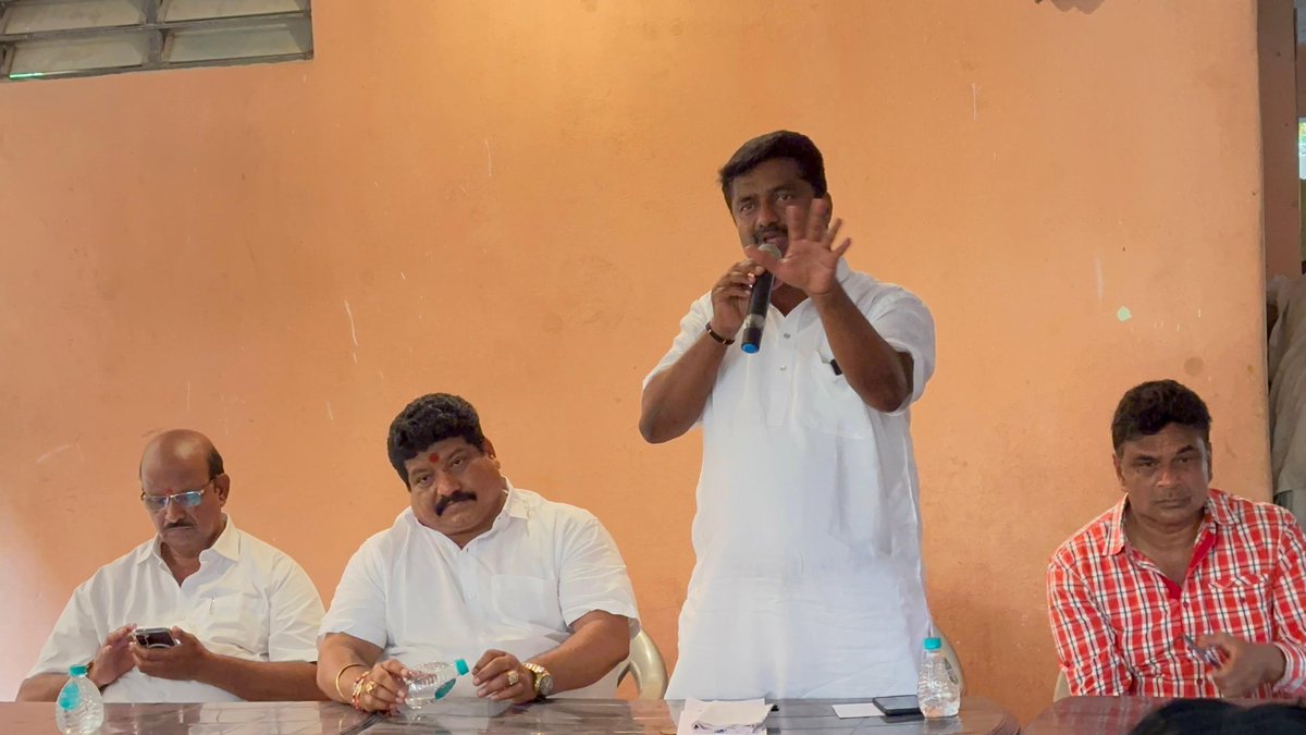 TeamRK_BJP's tweet photo. "Meet your Member" కార్యక్రమంలో భాగంగా ఈరోజు (2- 09-23) తేదీన సికింద్రాబాద్ కంటోన్మెంట్ పరిధిలో వార్డ్ -6 లో వాహిని నగర్ కాలనీ రోడ్ నెంబర్ 1 వద్ద నూతన బీటీ రోడ్ పనులు ప్రారంభించాము.
#BJP4Telangana
#teamrk #scb #secunderabad #cantonment #basthibata #ward6 #meetyourmember https://t.co/sWZzyrLY67