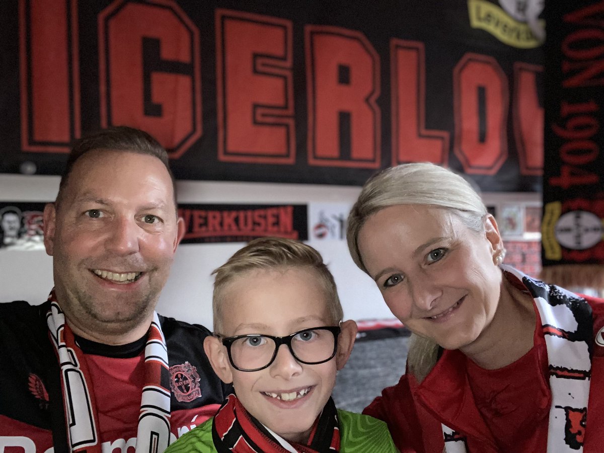 #bayer04 #werkself #B04SVD
⚫️🔴Auf geht’s⚫️🔴 Nächster Halt >>> Haberland Stadion <<< ⚫️🔴💪🏻