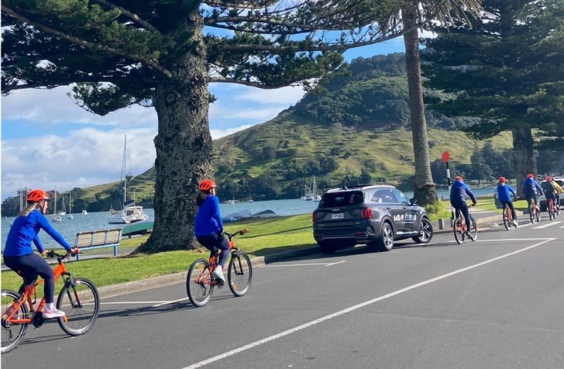 Cycling_Embassy's tweet photo. The Netherlands women’s football team bought 30 orange bikes for commuting during their stay for the FIFA Women’s World Cup 2023 in Tauranga. 

The football team gifted their bikes back to local charities before departing! 🚲

https://t.co/ATWzZqeFdE https://t.co/dVJgIXd45U