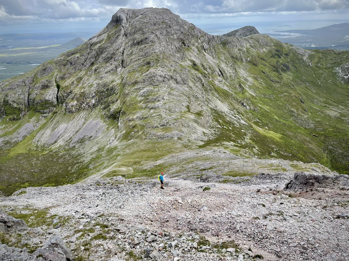 tomhecht's tweet photo. Flashback to this summer’s adventures on the Glencoaghan Horseshoe; exploring the sharp-peaked quartzite summits of the Twelve Pins, @ConnemaraNP, @DiscoverIreland 🇮🇪 

Connemara (/ˌkɒnɪˈmɑːrə/ CON-ə-MAR-ə; Irish: Conamara [ˌkʊnˠəˈmˠaɾˠə]) https://t.co/1EHvvEocZR