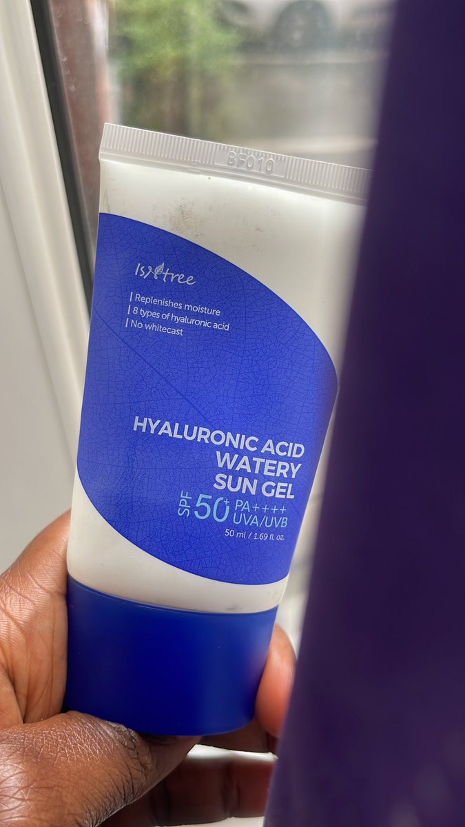 JoIsemede's tweet image. 🌞 Summer may be over, but that doesn&apos;t mean we ditch the sunscreen! ☀️ Winter is coming, and protecting your skin is a year-round commitment. ❄️ Don&apos;t forget that SPF, even on cloudy days! 💁‍♀️🧴 #SkincareRoutine #HealthySkin #YearRoundProtection