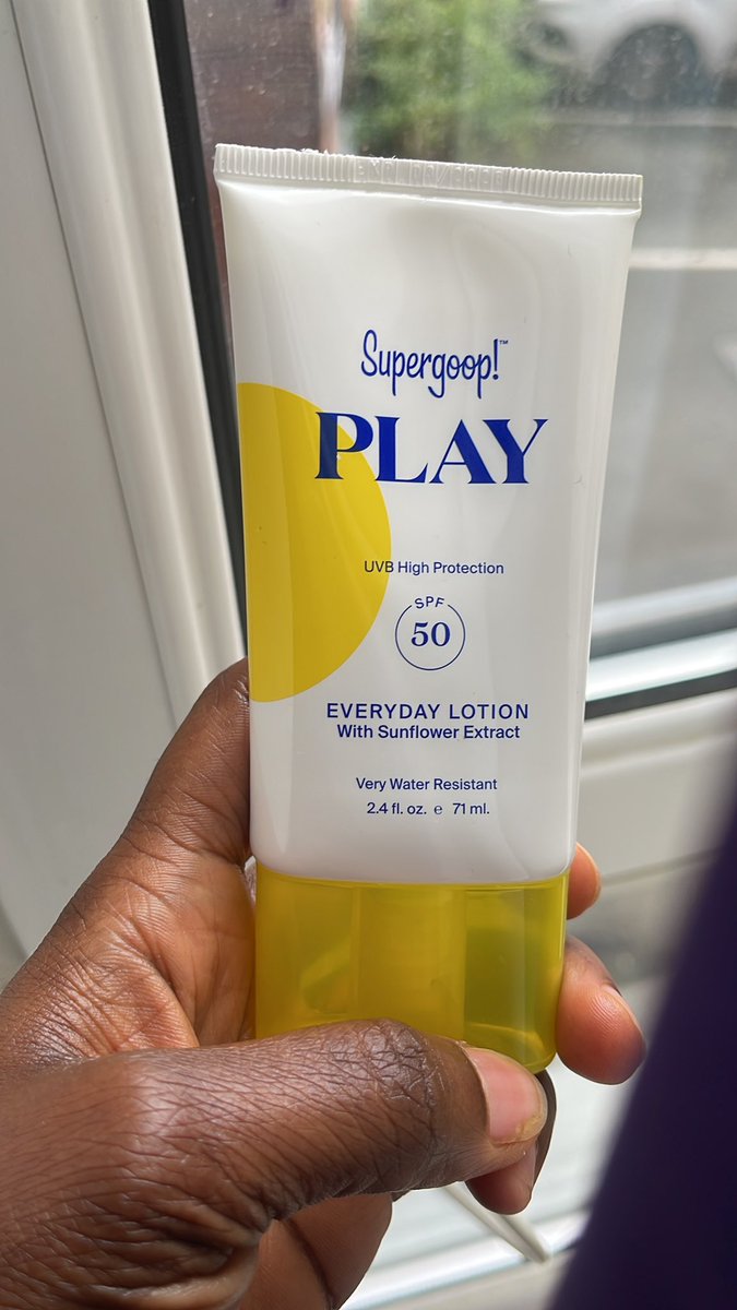 JoIsemede's tweet image. 🌞 Summer may be over, but that doesn&apos;t mean we ditch the sunscreen! ☀️ Winter is coming, and protecting your skin is a year-round commitment. ❄️ Don&apos;t forget that SPF, even on cloudy days! 💁‍♀️🧴 #SkincareRoutine #HealthySkin #YearRoundProtection