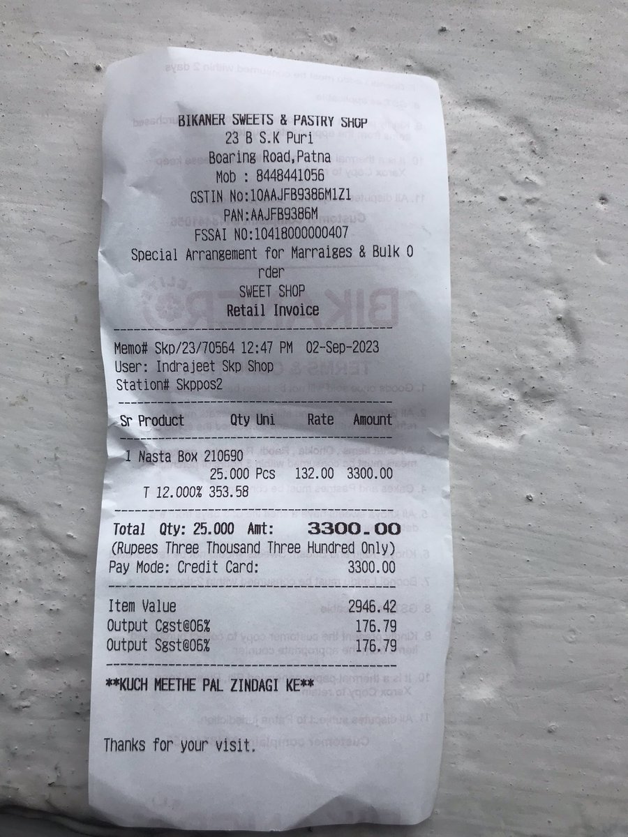 ronitforu5's tweet photo. Today i booked 25 box containing sweets and namkeen. It is sad to say that brand like @BikanerElite gave foul smelling sweets. When I complained about it one of the staff misbehaved and used derogatory words. Today you lost one of ur regular customer @bikanerelite sk puri, patna https://t.co/YUmruUFCMb