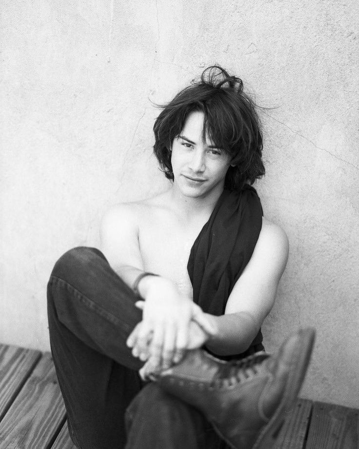 ‘La felicidad no está en la fama ni en el dinero. La felicidad está en la paz interior y en la autenticidad’.

Keanu Reeves