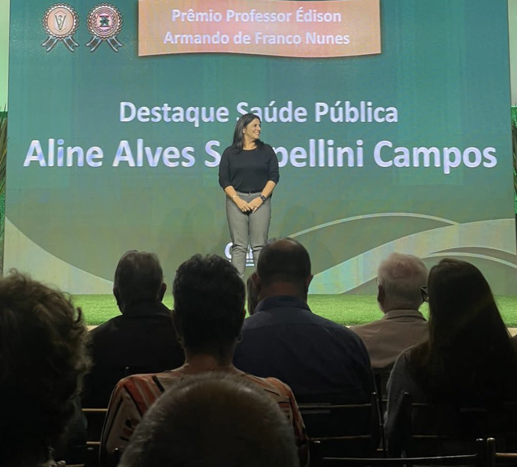 aascarpellini's tweet image. Ter seu trabalho reconhecido é muito emocionante🙂 E quando o trabalho só é possível com esforço de todo um grupo, a gratidão se multiplica!  Parabéns a nós #CEVS @SaudeGovRS !  
@crmvrs #Expointer