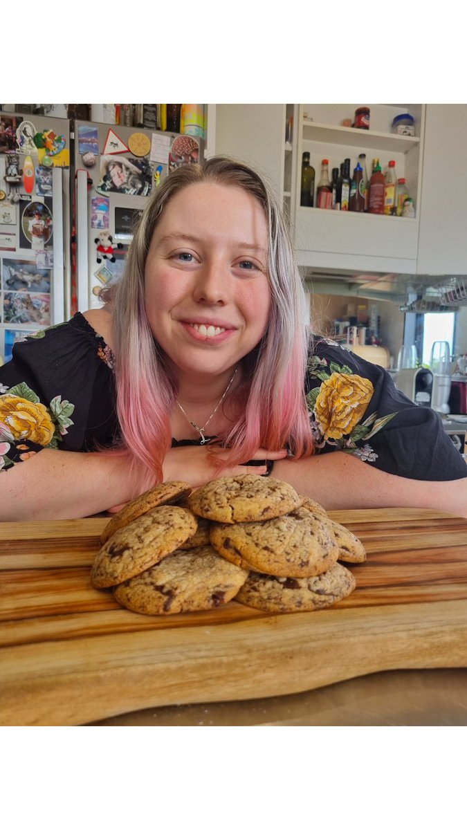 LilysLushLife's tweet photo. Go check out my chocolate stuff cookies if you like satisfying and indulgent snacks 

these are SO tasty warmed up when the chocolate gets all gooey 🤤🤤 https://t.co/jfTzDB2f57